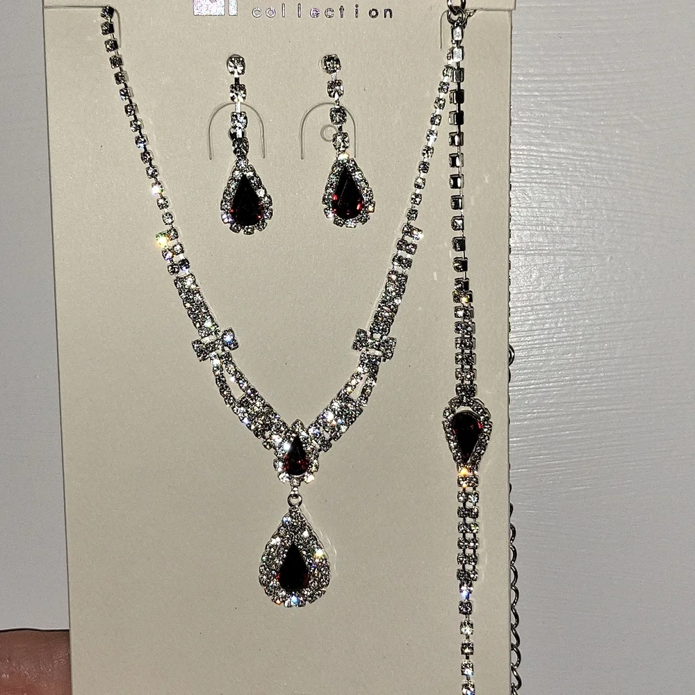 Christina Collection Jewelry Set - Picture 4 of 6